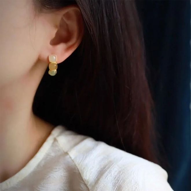 耳饰+项链戴出温柔高级感开元ky棋牌9款水彩色(图2) 耳饰+项链戴出温柔高级感开元ky棋牌9款水彩色(图2)