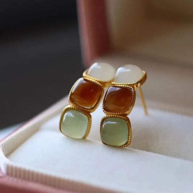 耳饰+项链戴出温柔高级感开元ky棋牌9款水彩色(图3) 耳饰+项链戴出温柔高级感开元ky棋牌9款水彩色(图3)