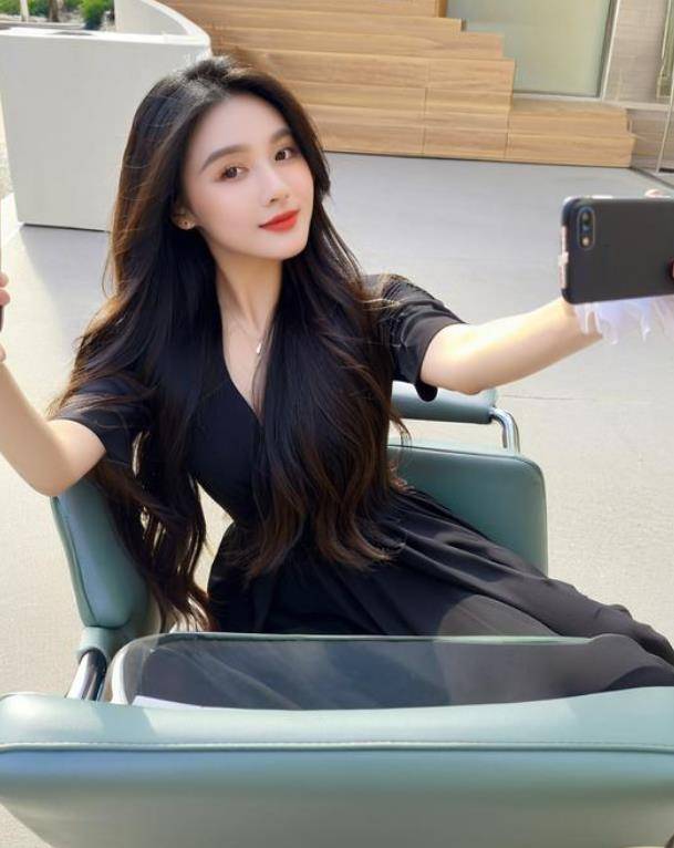 性、办公室OL最爱小西服！开元棋牌短裙一边去职场新女(图2)